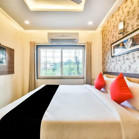 Golden Feather Hotel Udaipur Exterior photo