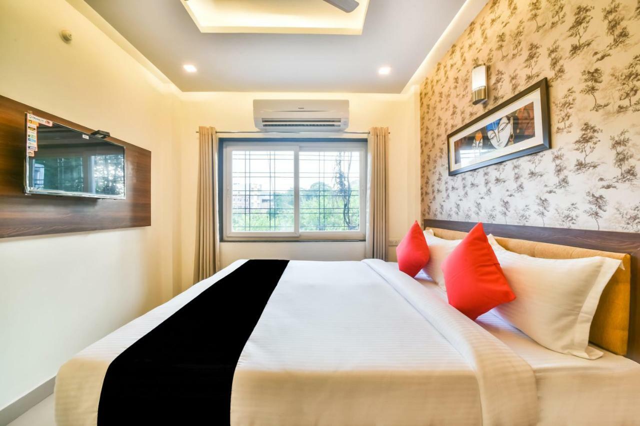 Golden Feather Hotel Udaipur Exterior photo