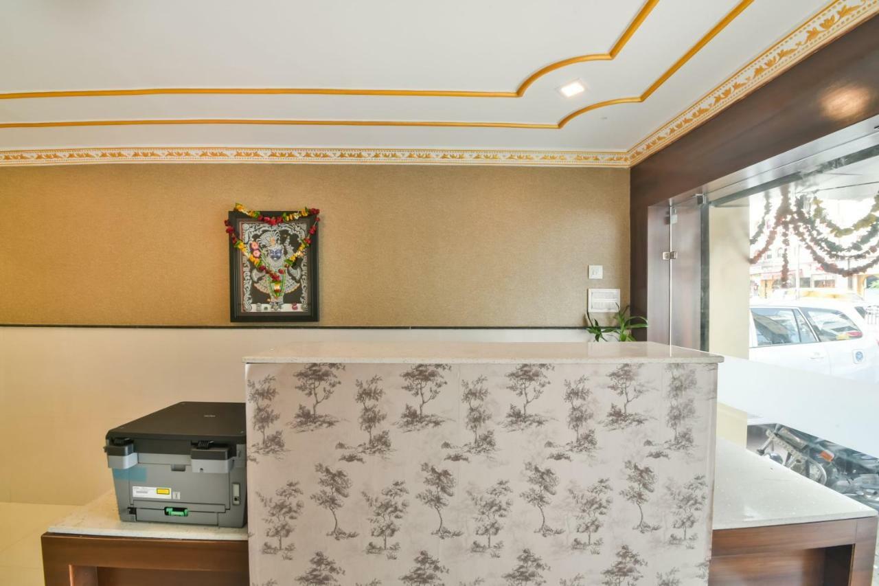 Golden Feather Hotel Udaipur Exterior photo