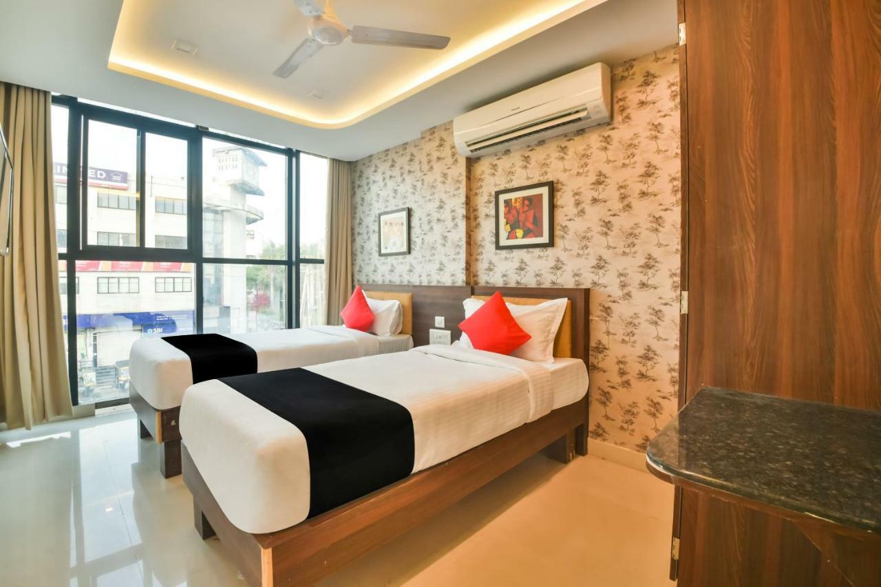 Golden Feather Hotel Udaipur Exterior photo