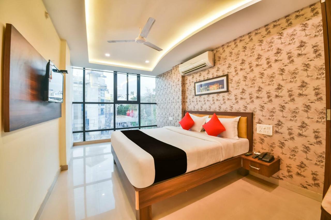 Golden Feather Hotel Udaipur Exterior photo