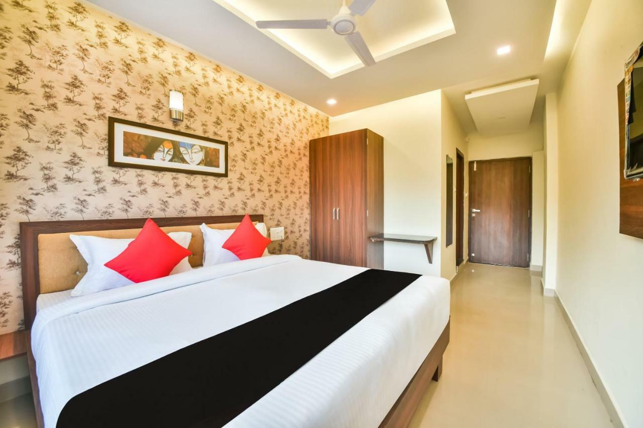 Golden Feather Hotel Udaipur Exterior photo