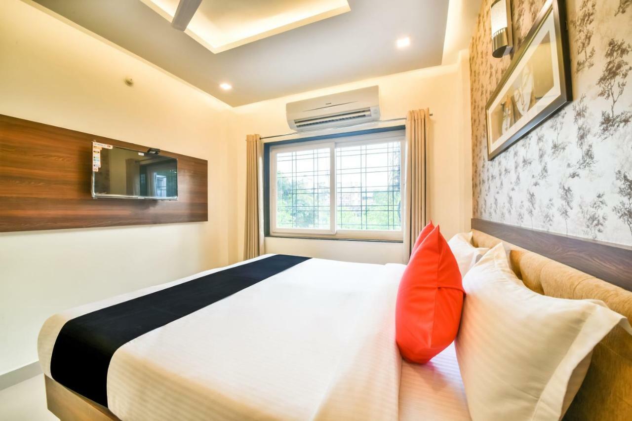 Golden Feather Hotel Udaipur Exterior photo
