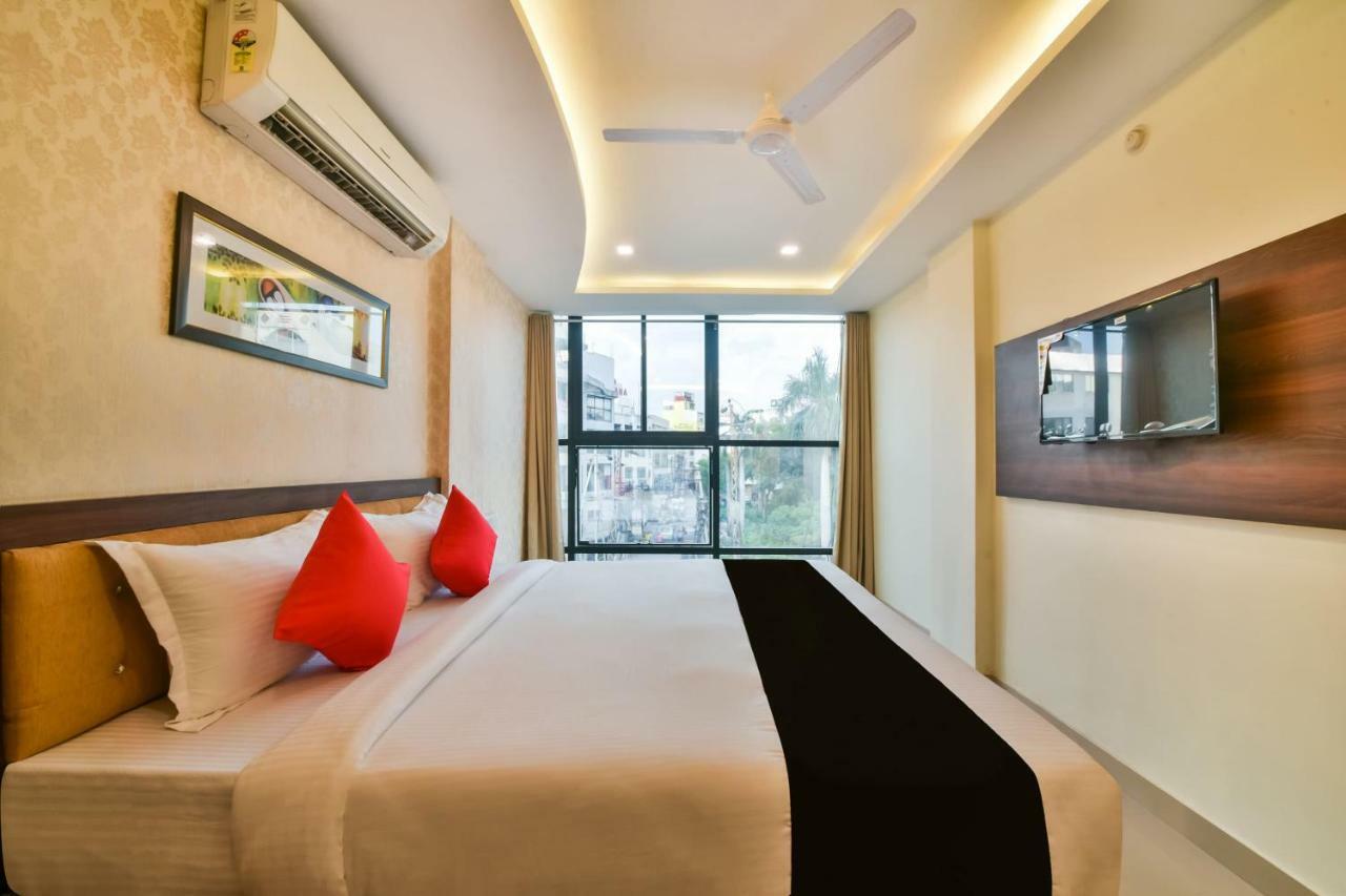 Golden Feather Hotel Udaipur Exterior photo