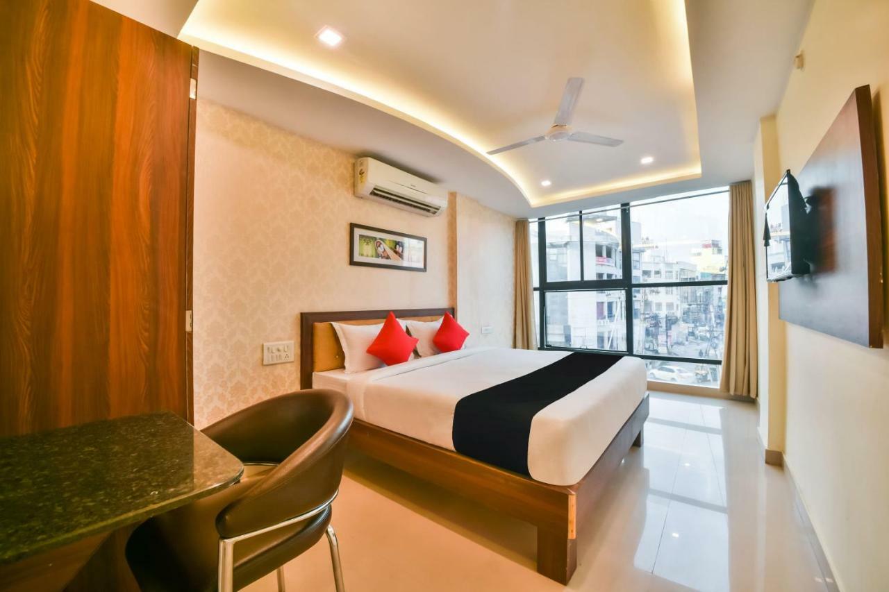 Golden Feather Hotel Udaipur Exterior photo