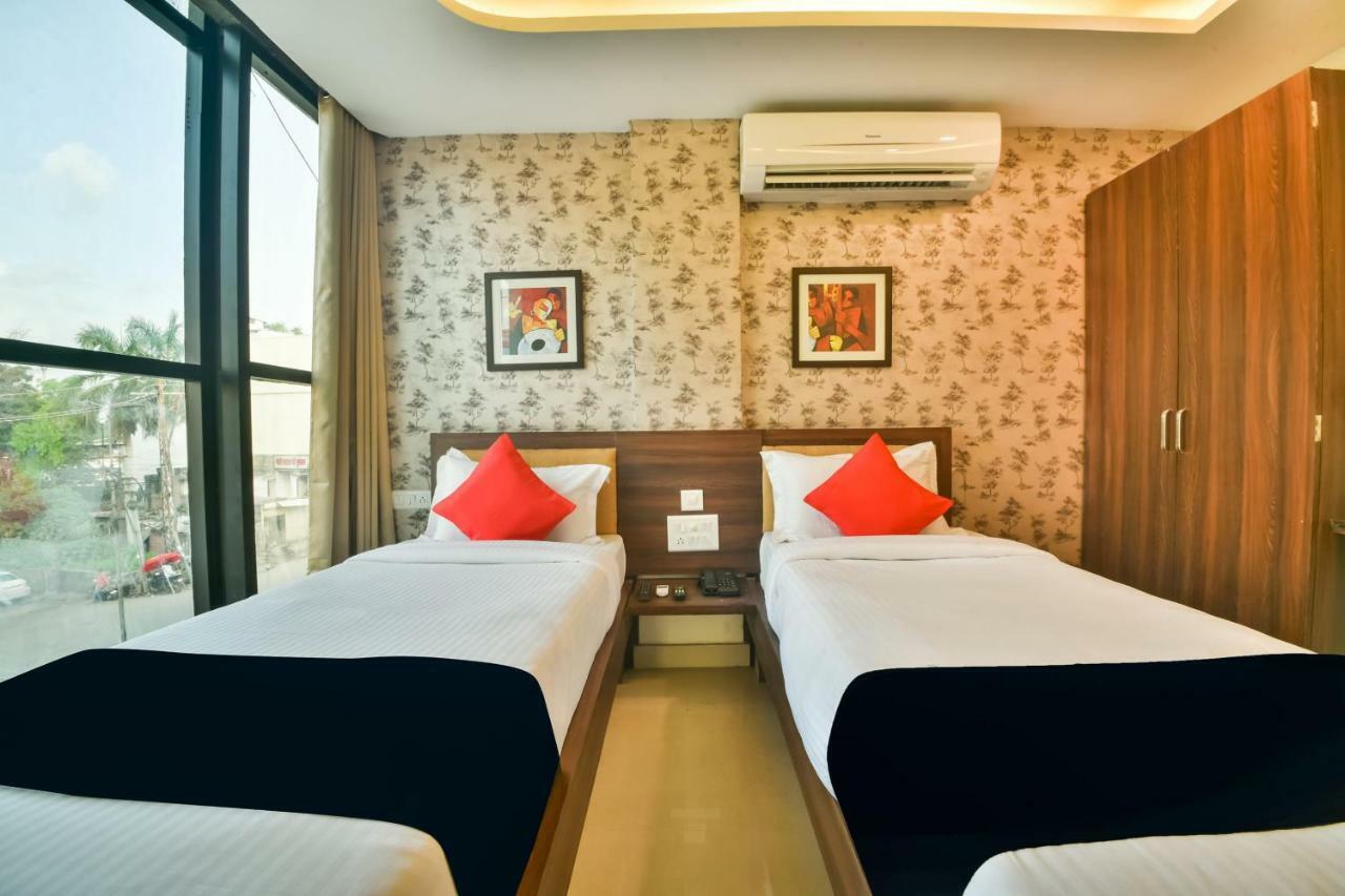 Golden Feather Hotel Udaipur Exterior photo