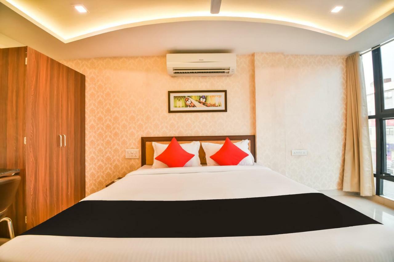 Golden Feather Hotel Udaipur Exterior photo