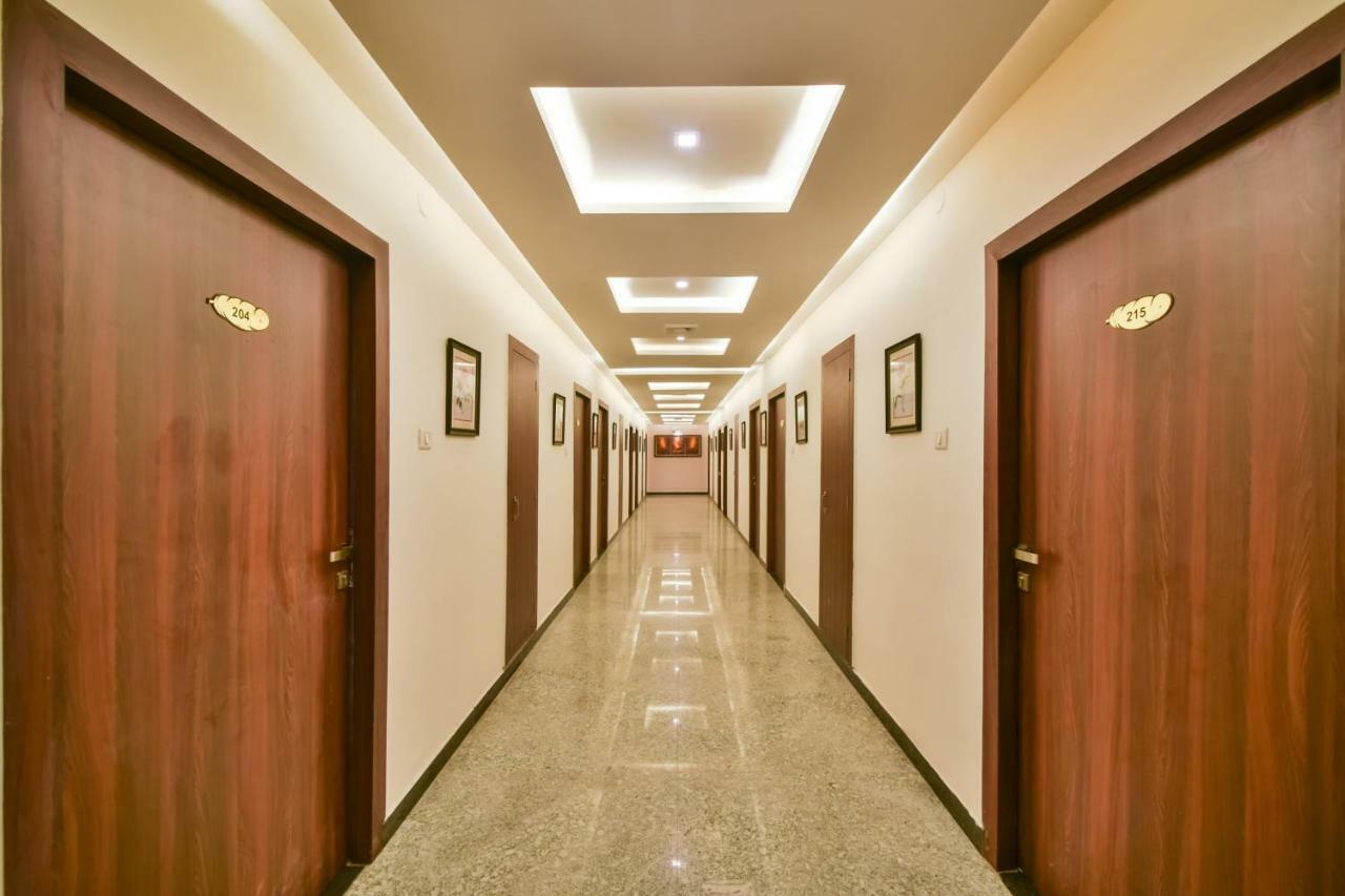 Golden Feather Hotel Udaipur Exterior photo