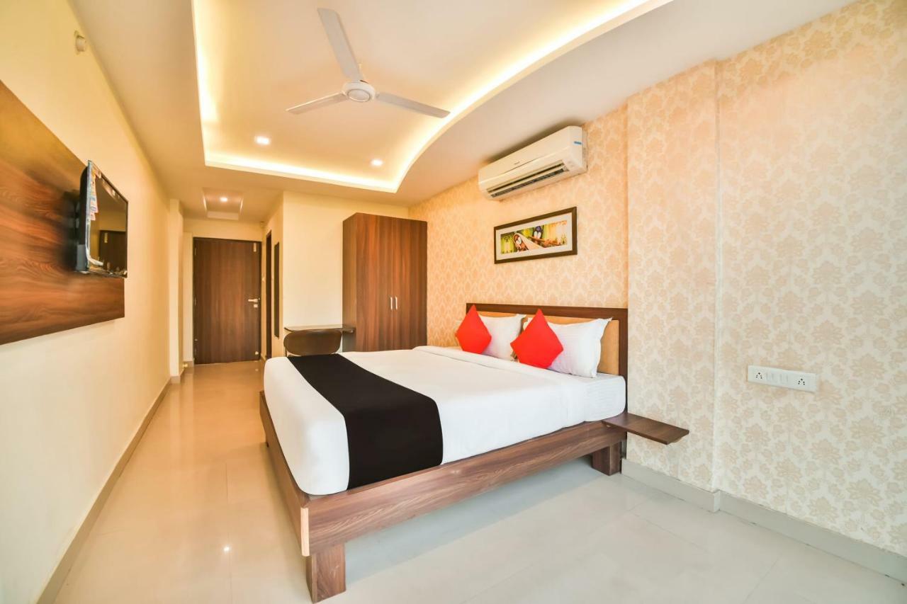Golden Feather Hotel Udaipur Exterior photo