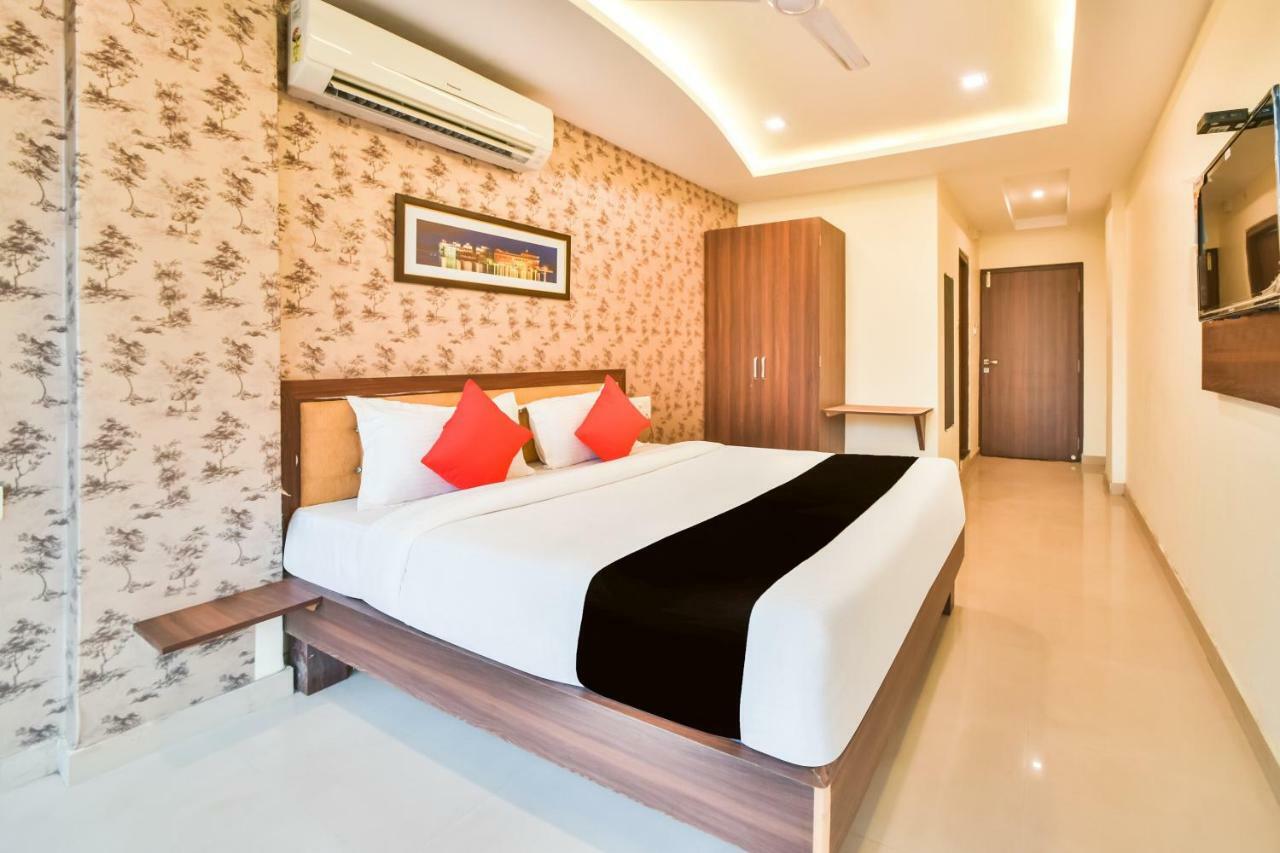 Golden Feather Hotel Udaipur Exterior photo